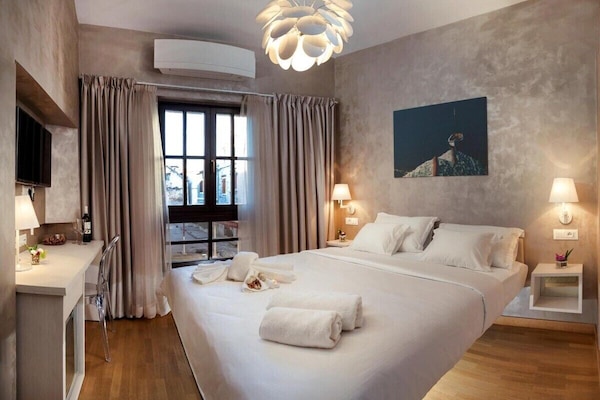 Standard Double Room 102 | Premium bedding, in-room safe, laptop workspace, blackout drapes