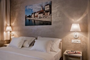 Premium bedding, in-room safe, laptop workspace, blackout curtains - Villa Luna (Trogir)