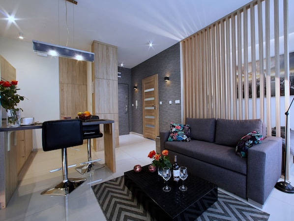 Comfort Studio Suite, 1 Double Bed with Sofa bed, Non Smoking | Living room | Flat-screen TV