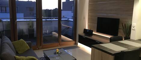 Comfort Studio Suite, 1 Double Bed with Sofa bed, Non Smoking | Living room | Flat-screen TV