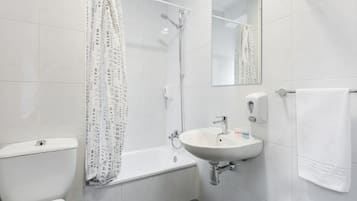 Double Room | Bathroom | Shower, free toiletries, towels