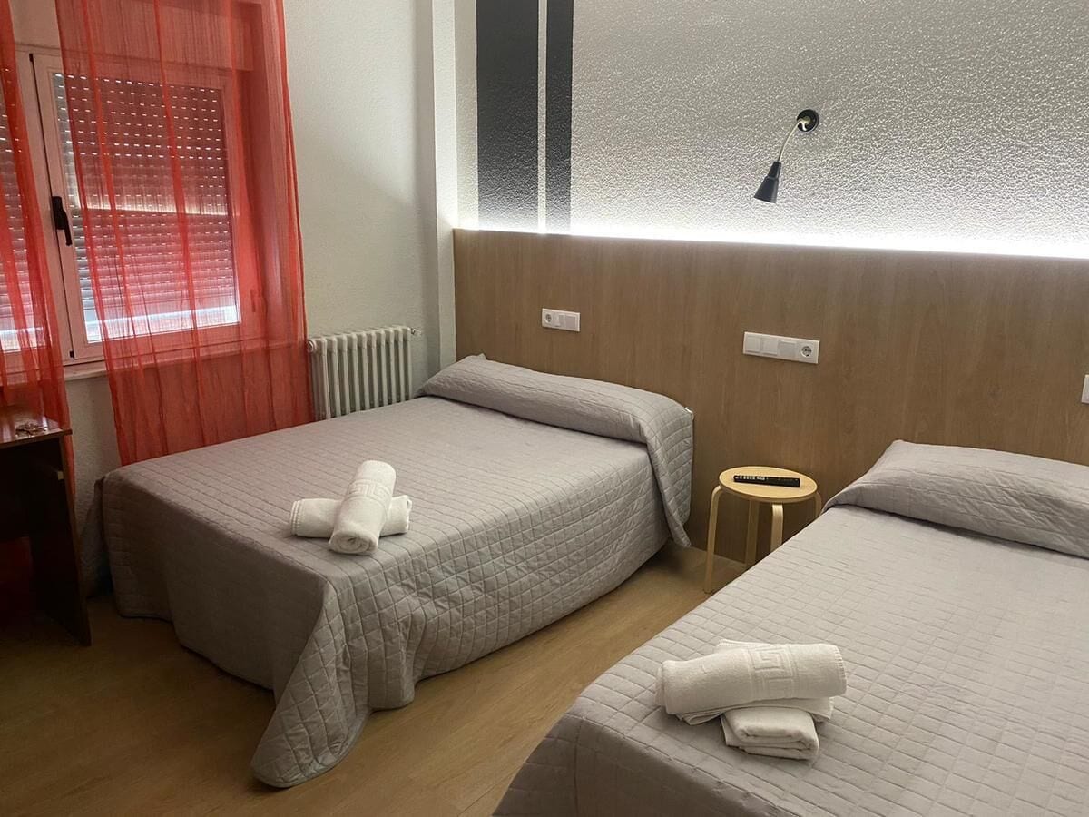 Double Room | Iron/ironing board, rollaway beds, free WiFi, bed sheets