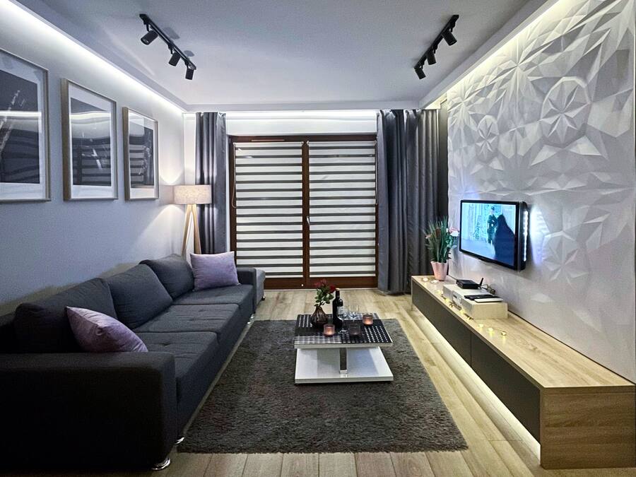 Comfort-Apartment, Balkon, Blick auf den Innenhof | Wohnzimmer | Flachbildfernseher