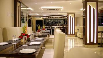 2 restaurants, breakfast, lunch, dinner served; international cuisine