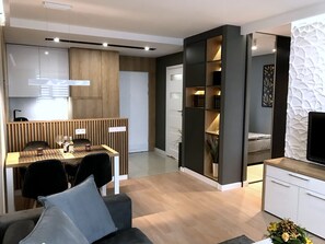 Lägenhet Comfort - 1 sovrum - balkong | 1 sovrum, strykjärn/strykbräda, gratis wi-fi och sängkläder