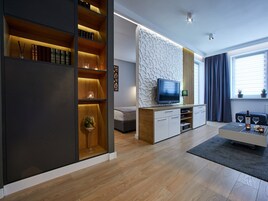 Comfort Apart Daire, 1 Yatak Odası, Balkon | Oturma odası | Düz ekran televizyon 