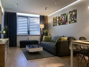 舒適公寓, 1 間臥室, 露台 | 客廳 | 平面電視