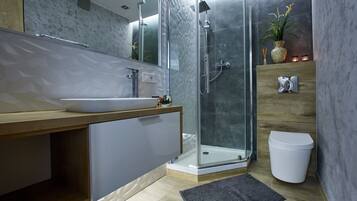 Comfort-Apartment, 1 Schlafzimmer, Balkon | Badezimmer | Dusche, kostenlose Toilettenartikel, Haartrockner, Handtücher