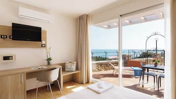 Minibar, in-room safe, free WiFi, bed sheets