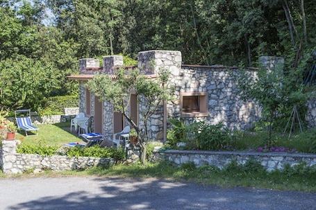 Depandance with double bed or 2 single beds | Terrace/patio