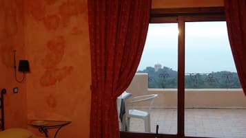Superior Double Room | Minibar, in-room safe, free WiFi, bed sheets