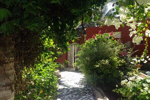 Entrada al alojamiento