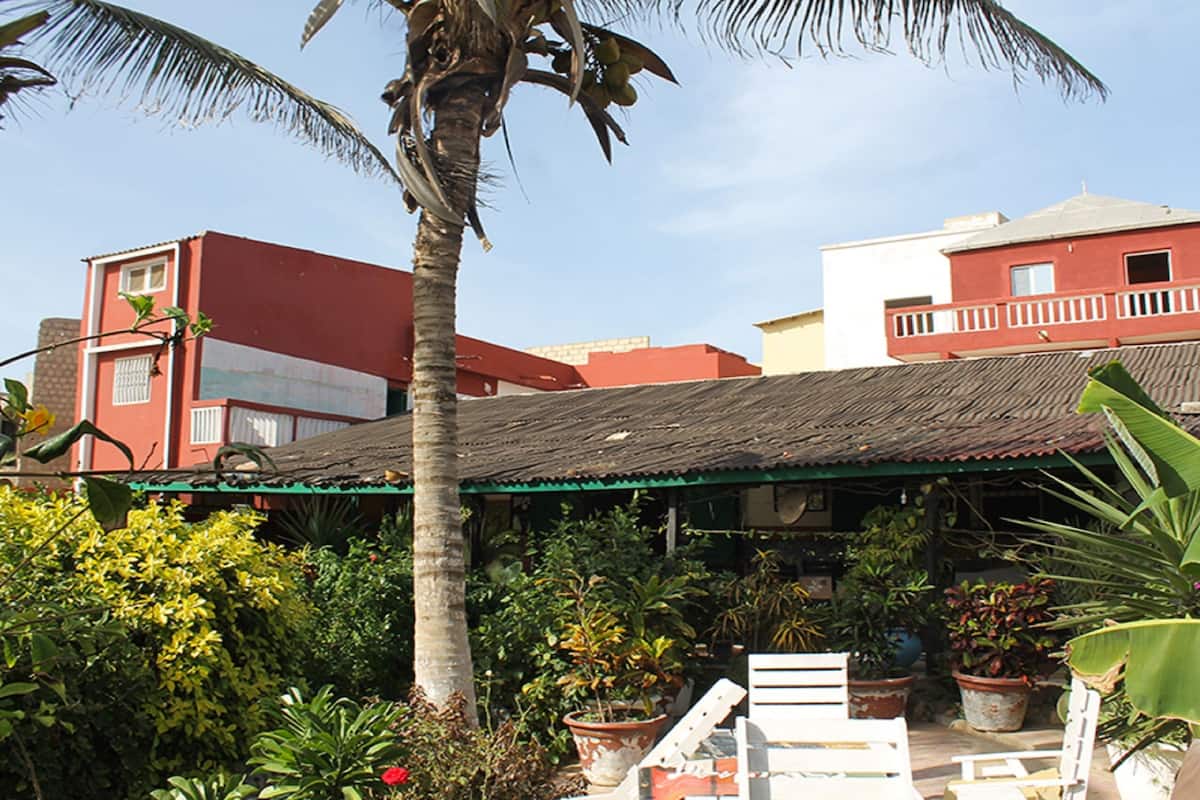 8 bedrooms, desk, rollaway beds, free WiFi