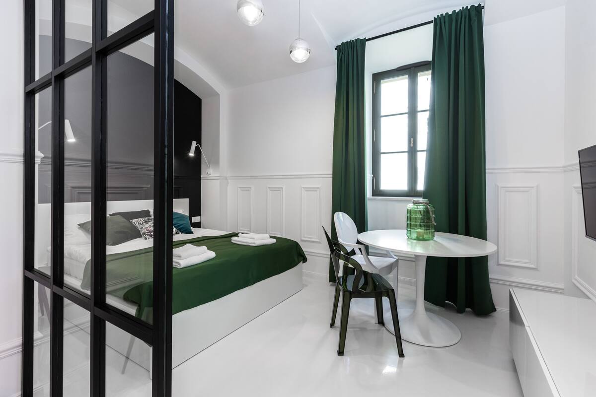 Deluxe Apartment, 1 Bedroom | Premium bedding, individually decorated, soundproofing