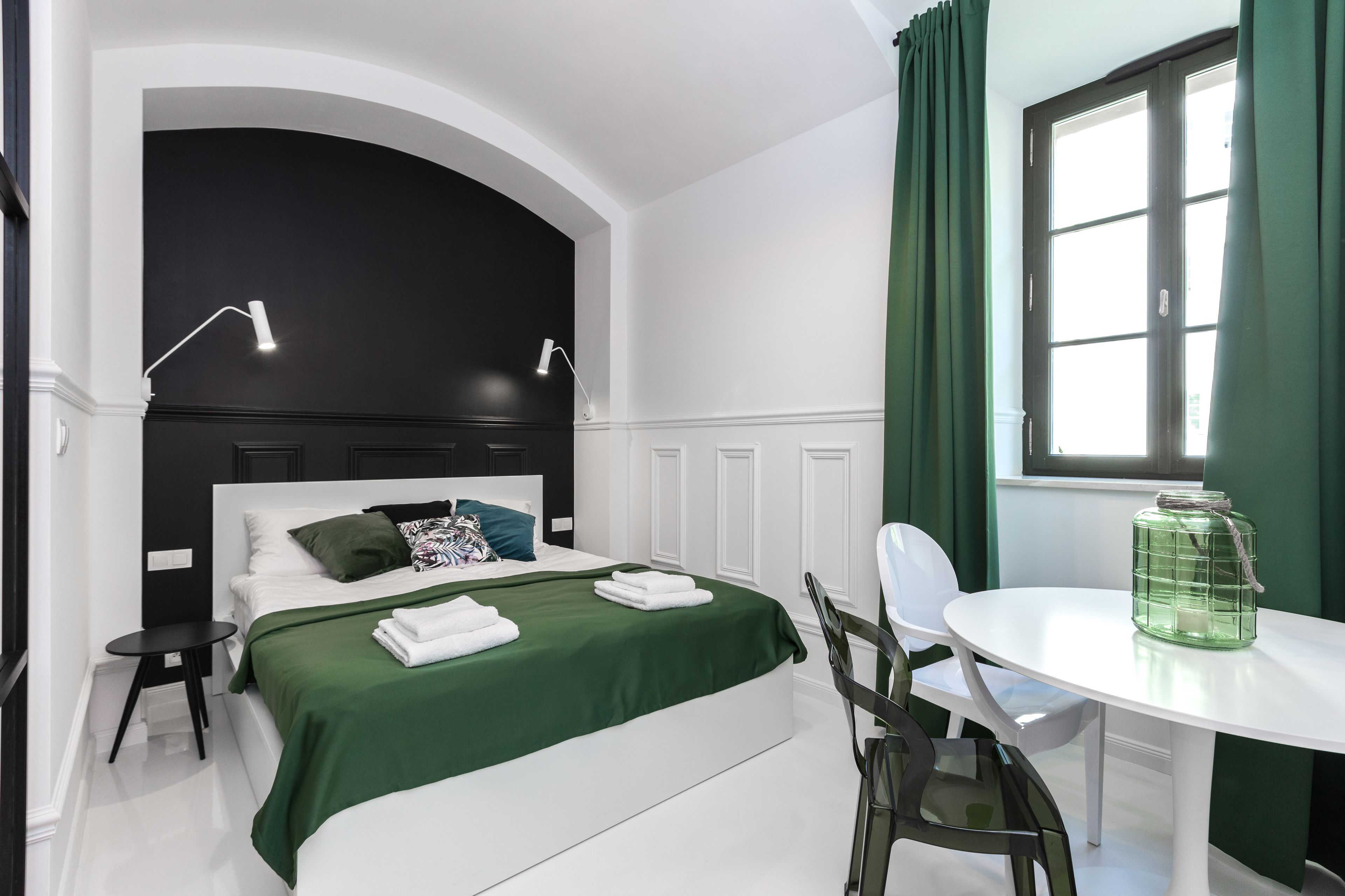 deluxe apartment, 1 bedroom | premium bedding, individually decorated, soundproofing