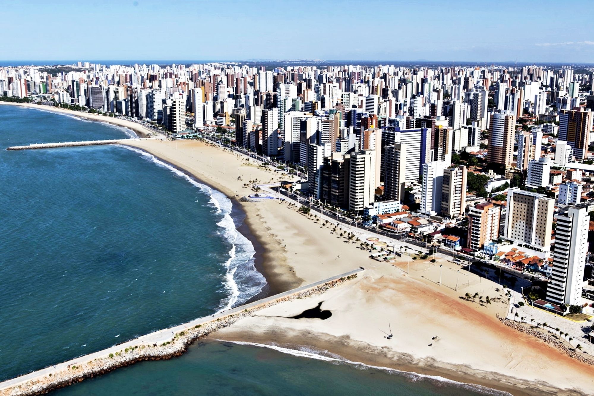 ห้องสวีท (Flores) | ผ้าม่านกันแสง, เตารีด/โต๊ะรีดผ้า, Wi-Fi ฟรี