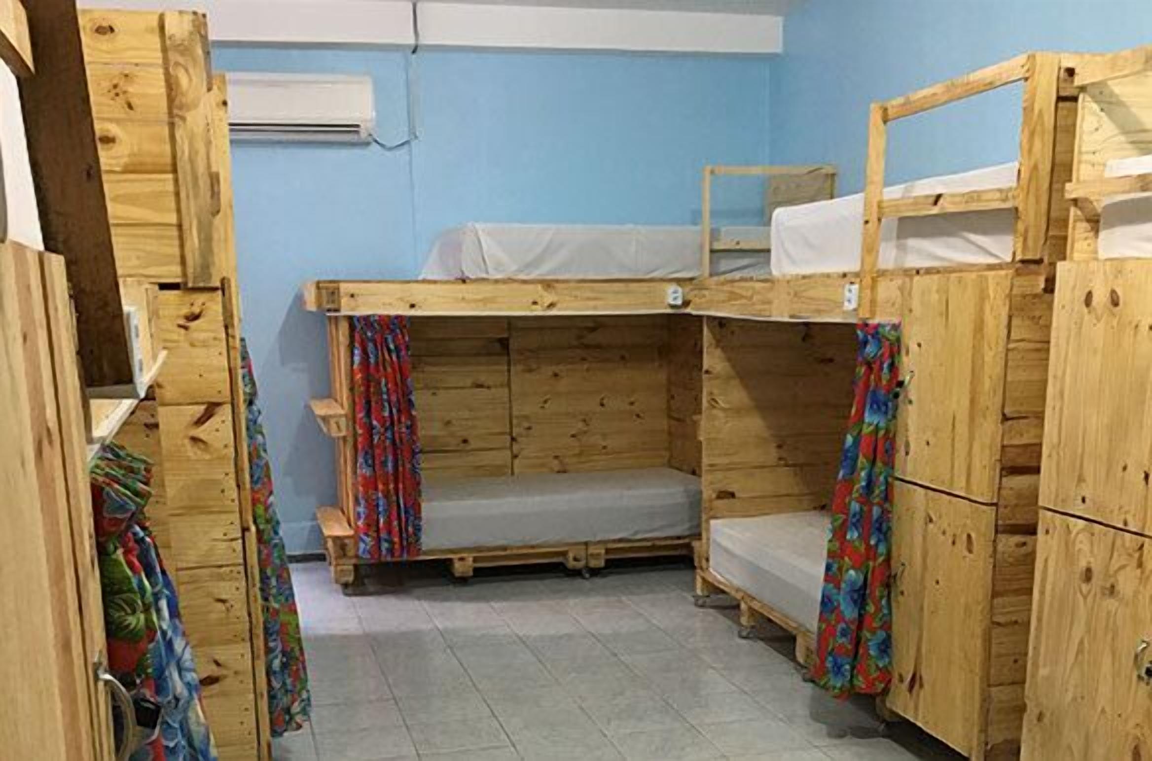 ผ้าม่านกันแสง, เตารีด/โต๊ะรีดผ้า, Wi-Fi ฟรี