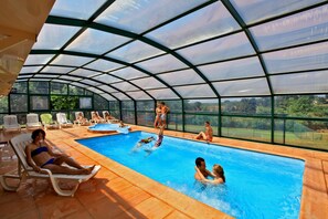 Indoor pool, 2 outdoor pools, free pool cabanas, pool loungers