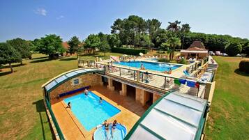 Indoor pool, 2 outdoor pools, free pool cabanas, pool loungers