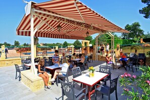 Bar (on property) - Combas Village De Gites (Saint-Crepin-et-Carlucet)