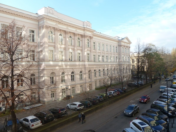 View from room - ShortStayPoland Noakowskiego B18 (Warsaw)