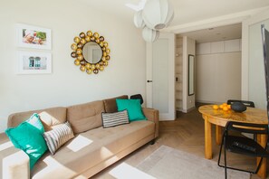 Living area - ShortStayPoland Noakowskiego B18 (Warsaw)