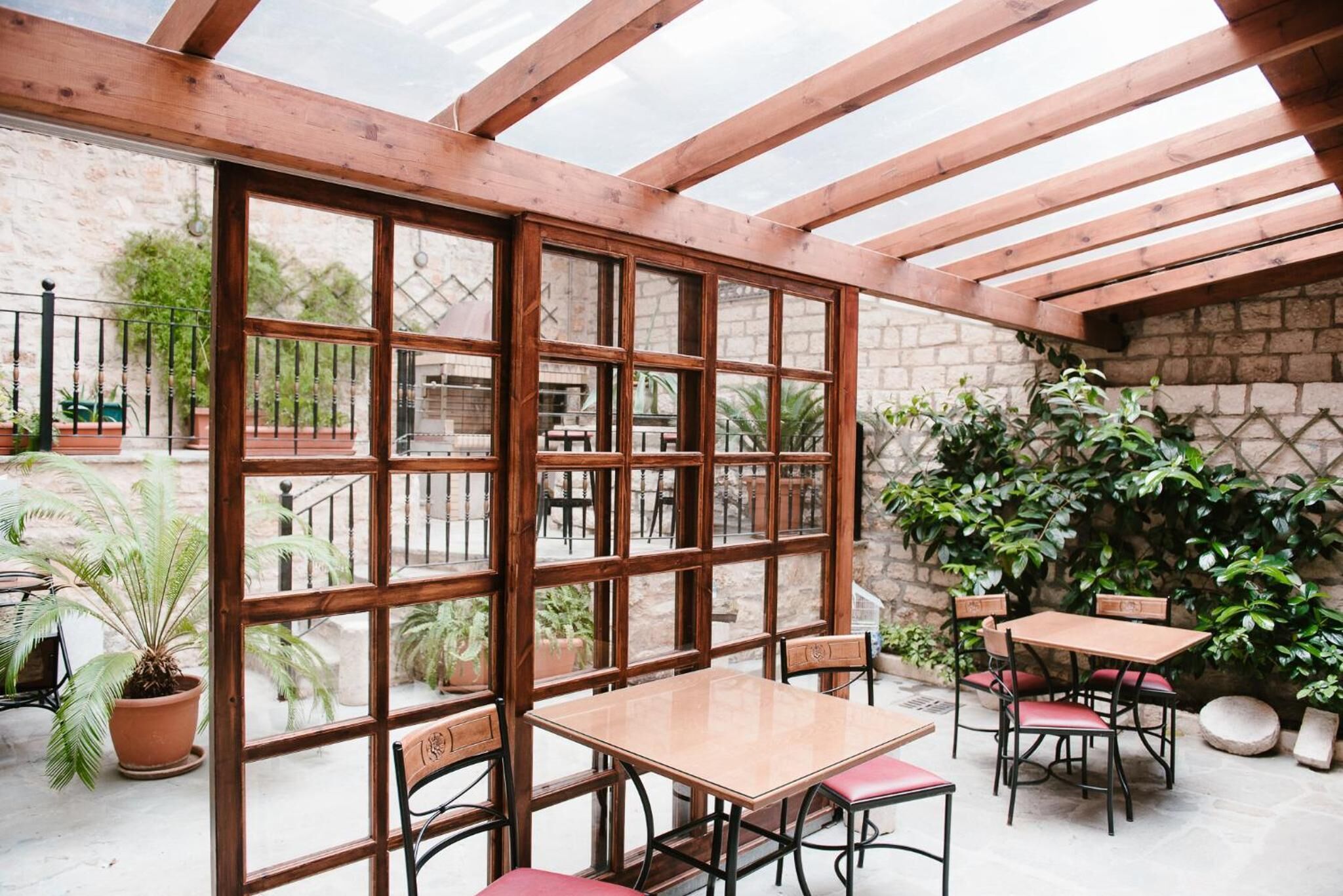 تقديم الغداء والعشاء، الأطباق اليونانية