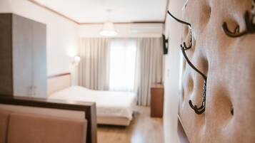 Doppelzimmer zur Einzelnutzung | 1 Schlafzimmer, Minibar, Zimmersafe, Schreibtisch