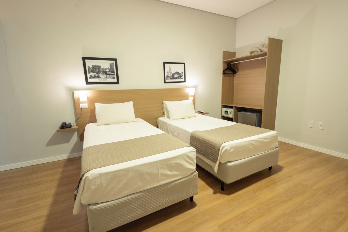 Minibar, caja de seguridad en la habitación, escritorio y wifi gratis