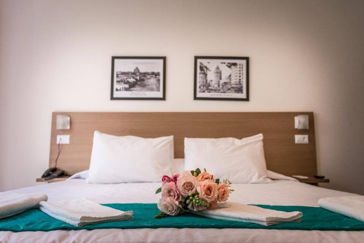 minibar, in-room safe, desk, free wifi