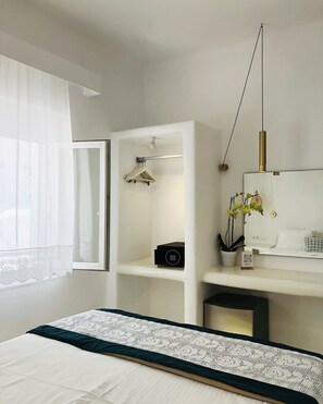 Habitación Deluxe, para no fumadores, vista a la ciudad | Sábanas de algodón egipcio y ropa de cama de alta calidad 