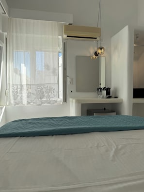 Deluxe Room, Non Smoking, City View | Egyptian cotton sheets, premium bedding, pillowtop beds, in-room safe - Taki's Guests (Naxos)