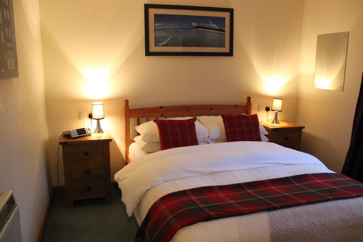 Traditional Cottage, 2 Bedrooms, Mountain View | 1 bedroom, memory-foam beds, iron/ironing board, travel cot