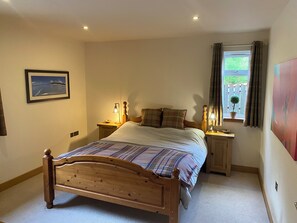 Superior Cottage, 2 Bedrooms, Lake View, Mountainside