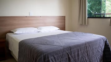 Quarto casal standard | Frigobar, espaço de trabalho para notebook, Wi-Fi de cortesia