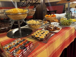 Free daily buffet breakfast