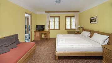 Laptop workspace, blackout drapes, cribs/infant beds, free WiFi