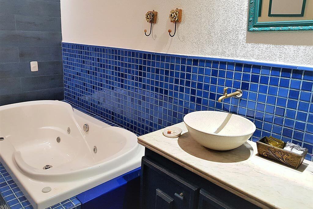 premium suite | deep-soaking bathtub