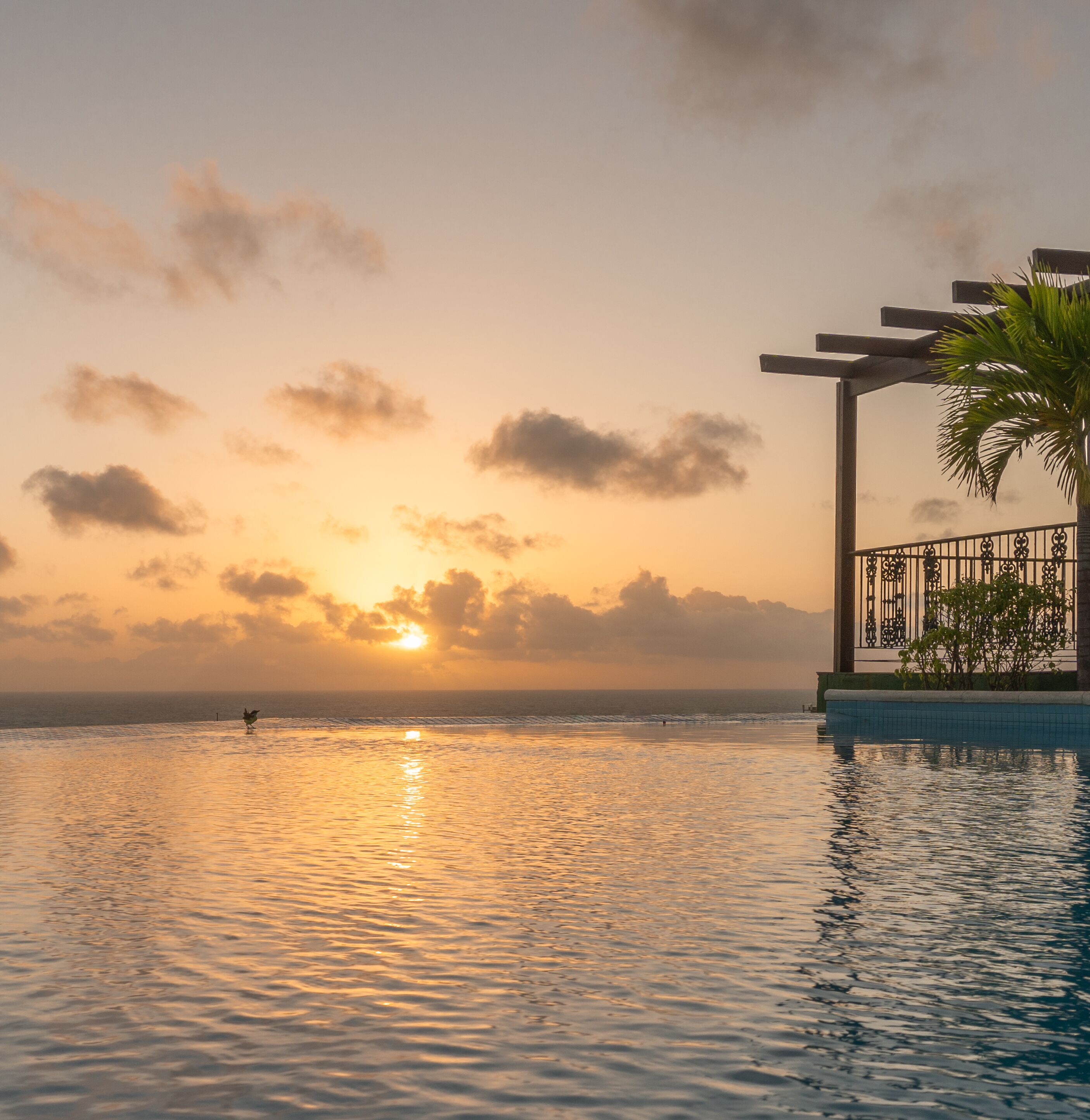 2 piscinas externas, guarda-sóis, espreguiçadeiras