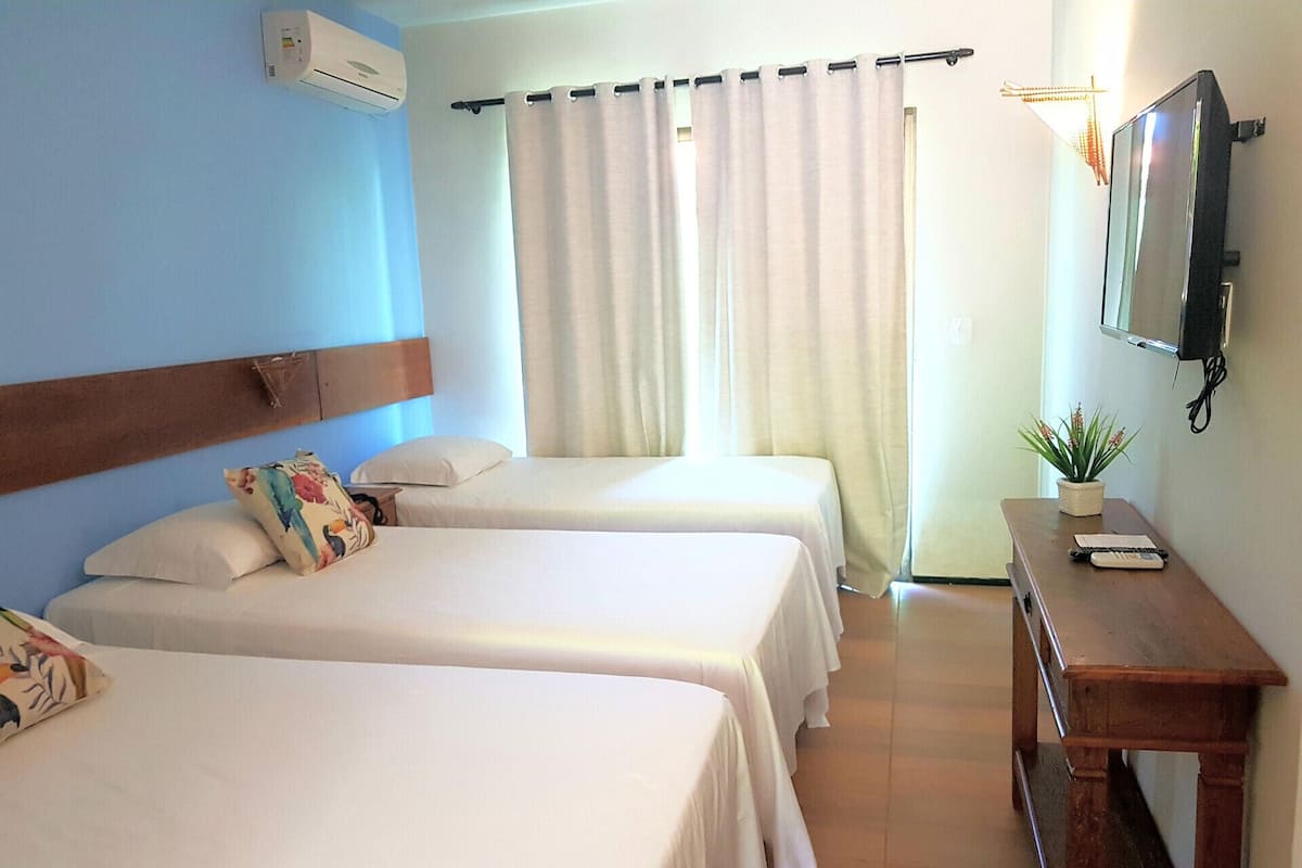 Minibar, iron/ironing board, free WiFi, bed sheets