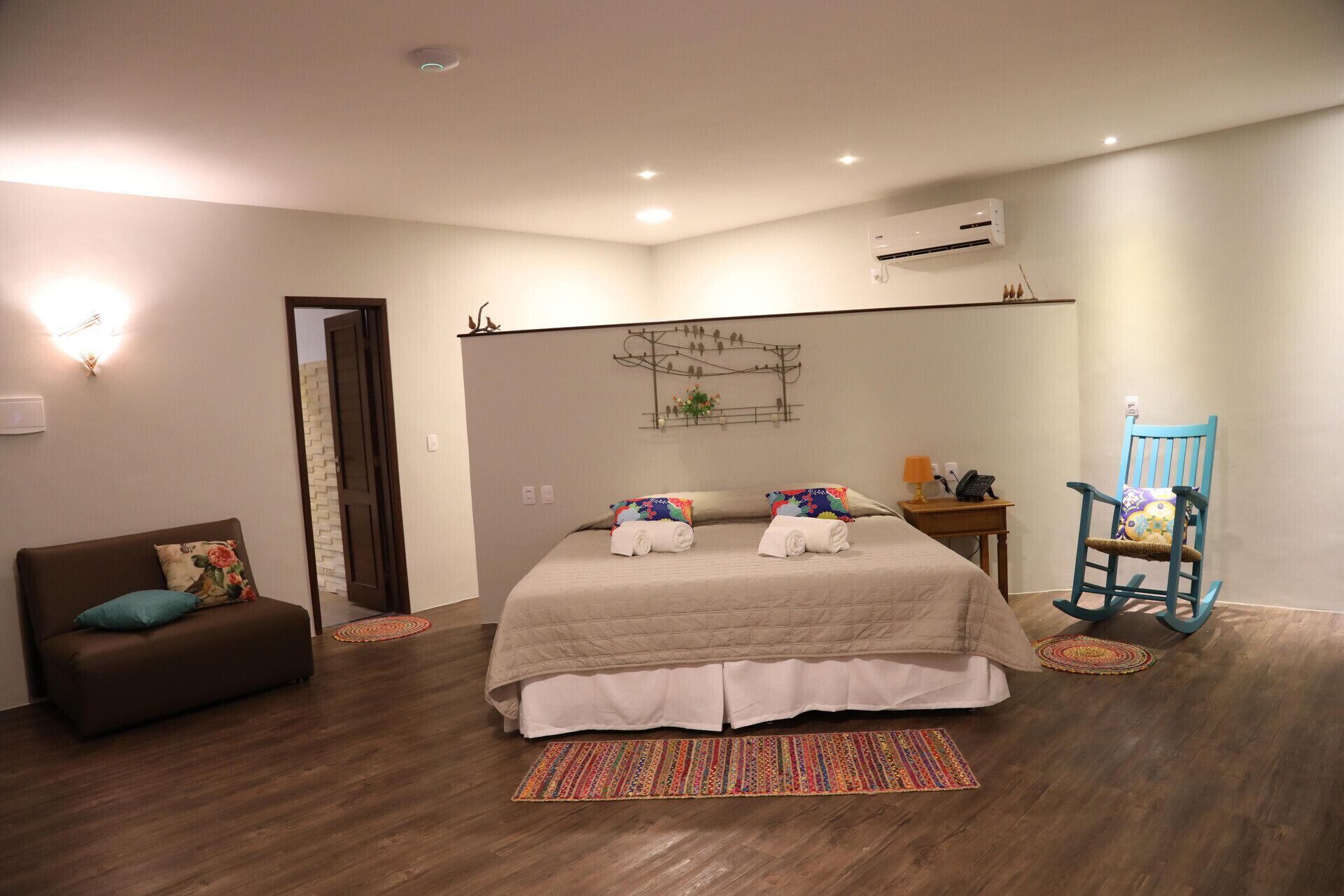 Minibar, iron/ironing board, free WiFi, bed sheets