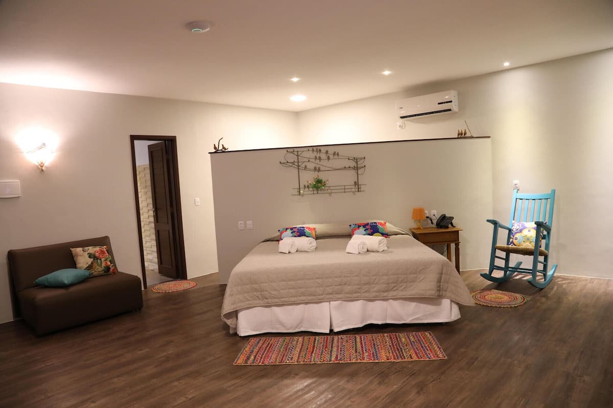 Minibar, iron/ironing board, free WiFi, bed sheets