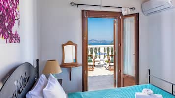 Villa, 2 Bedrooms (Delfi) | 2 bedrooms, in-room safe, iron/ironing board, free cots/infant beds