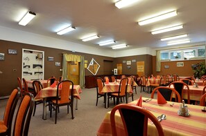 Free daily buffet breakfast  - SkiHotel Lenka (Spindleruv Mlyn)