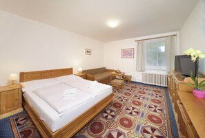 Blackout curtains, cots/infant beds, bed sheets - Hotel Tři růže (Spindleruv Mlyn)