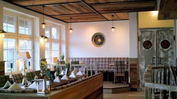 Frühstück und Abendessen, regionale Küche