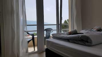 Apartment, Multiple Beds | Pillow-top beds, in-room safe, desk, soundproofing