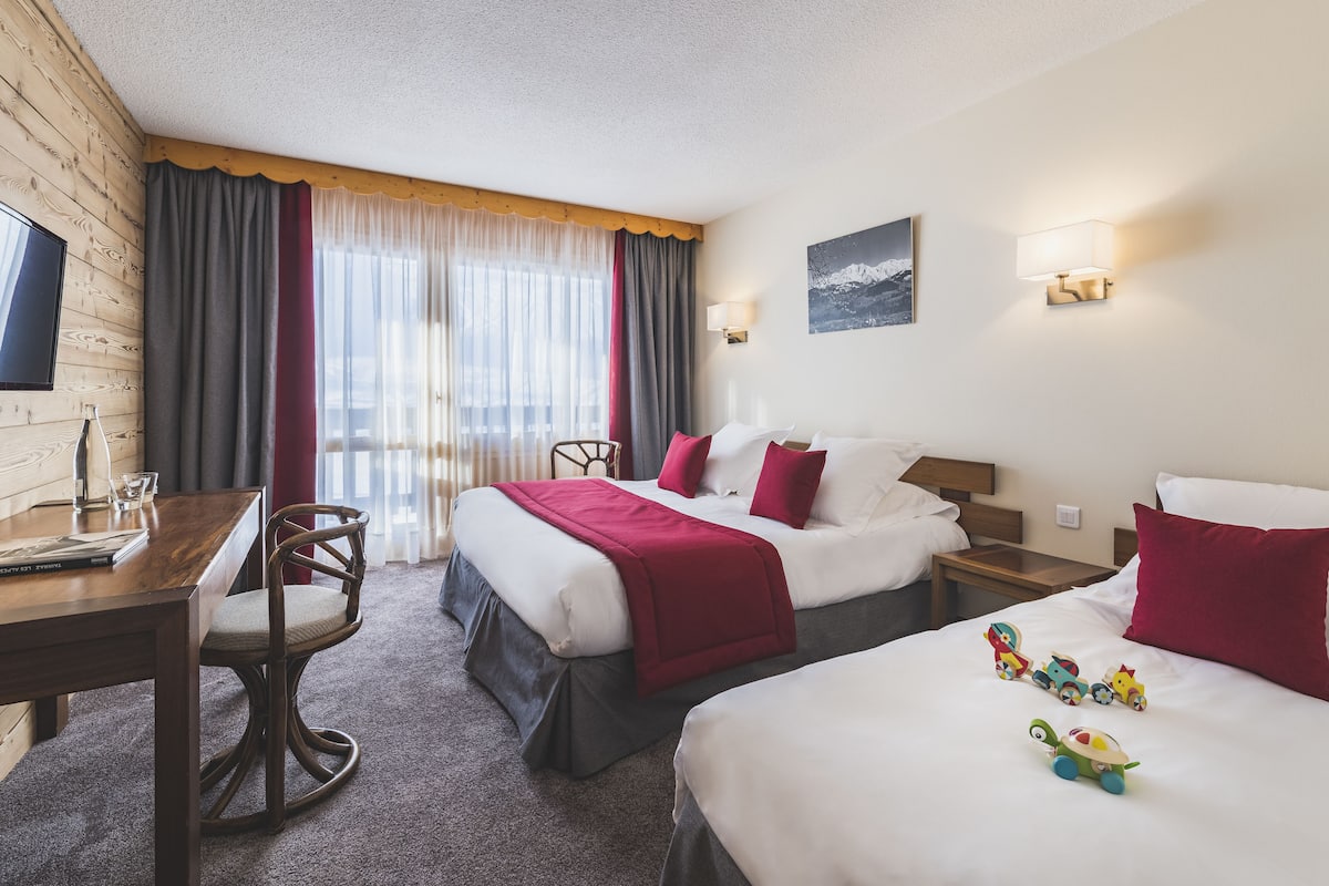 Family Triple Room, View Ski Slope | In-room safe, soundproofing, iron/ironing board, free WiFi