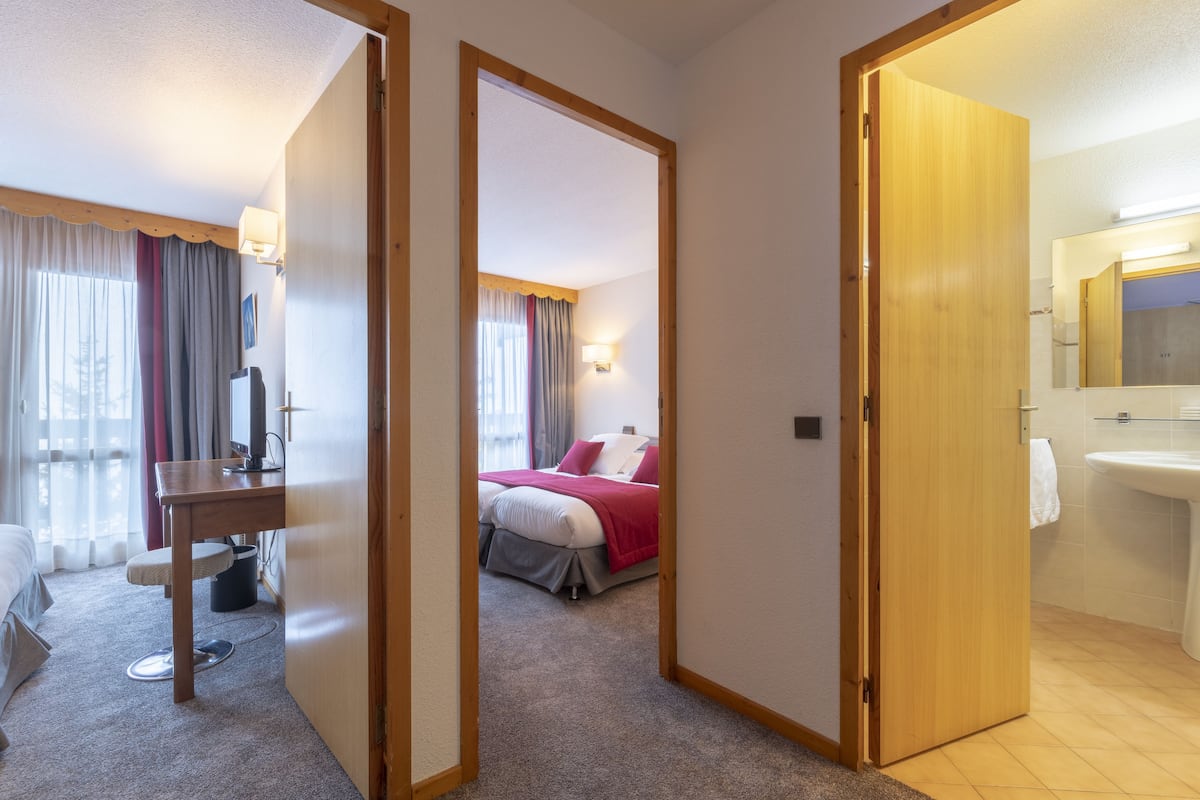 Family Room, 2 Bedrooms, Mountain View (Quadruple) | In-room safe, soundproofing, iron/ironing board, free WiFi