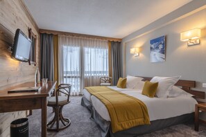 In-room safe, soundproofing, iron/ironing board, free WiFi - Hôtel Les Arolles (Les Allues)